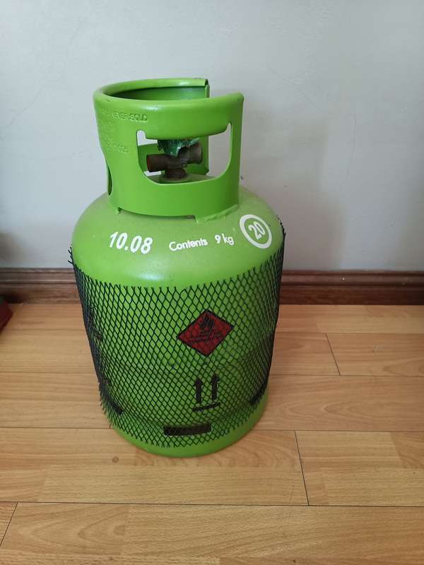 Megamaster sizzler 420 gas braai with 9kg gas bottle