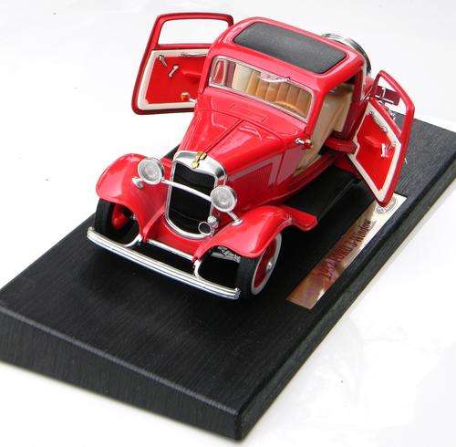 * Collectable Die Cast Models * 1932 Ford 3 Window Scale 1:18 - By Road Legends - STUNNING with Box