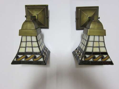 A Pair of Tiffany Style Wall Light, One bulb each
