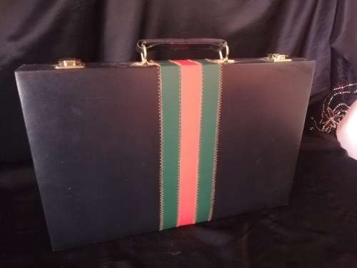 VINTAGE FAUX LEATHER BACKGAMMON GAME IN A CASE