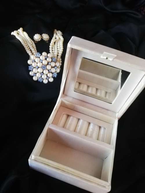 Vintage White Faux Pearl Jewelry Lot