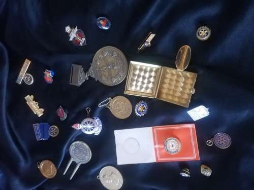 LOT OF MEDALS, CUFFLINKS AND VINTAGE PINS