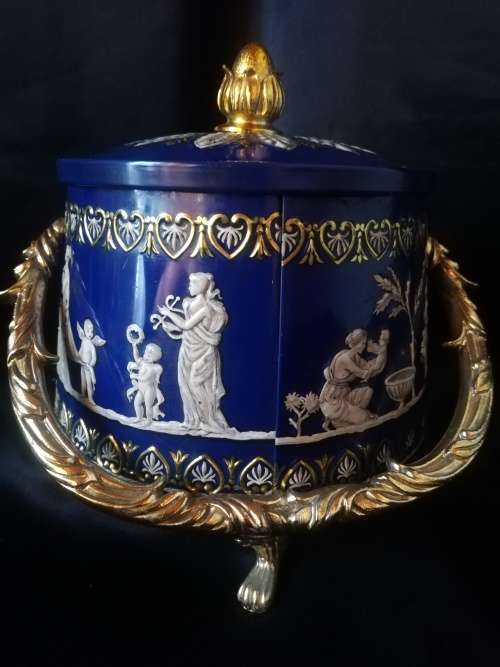 VINTAGE ROMAN GRACIAN DESIGN DISPLAY TIN