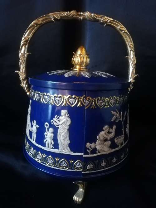 VINTAGE ROMAN GRACIAN DESIGN DISPLAY TIN
