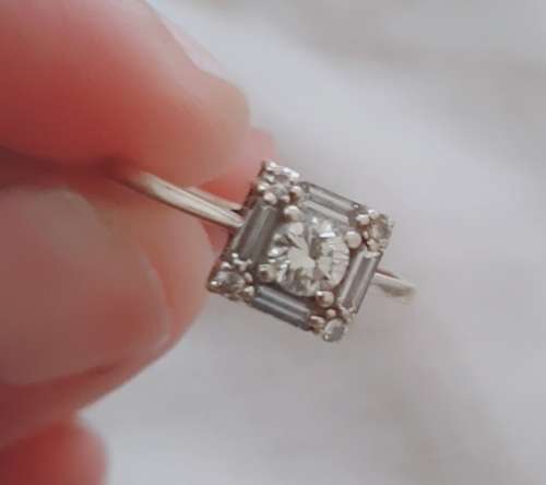 STUNNING 9CT GOLD VINTAGE DIAMOND RING