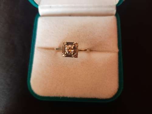 STUNNING 9CT GOLD VINTAGE DIAMOND RING