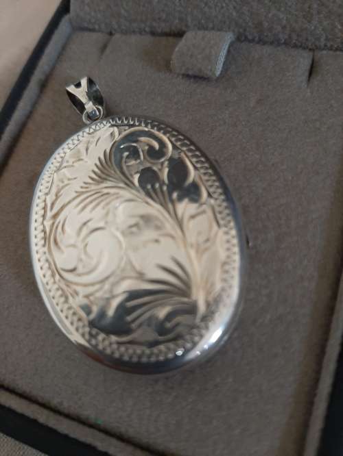 LARGE VINTAGE STERLING SILVER LOCKET