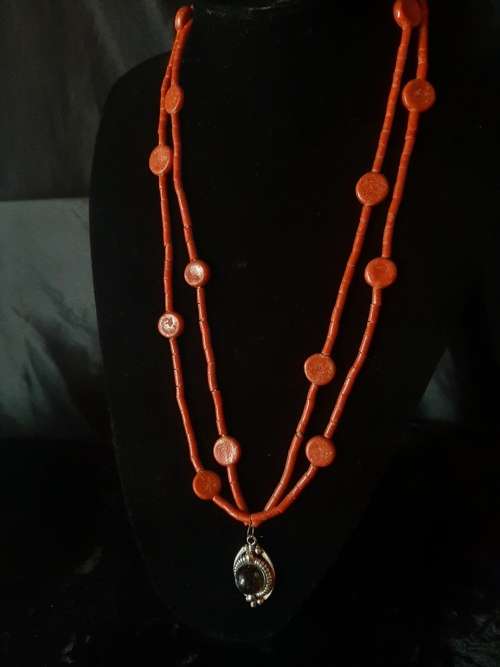 ANTIQUE NATURAL CORAL AND CRYSTAL NECKLACE
