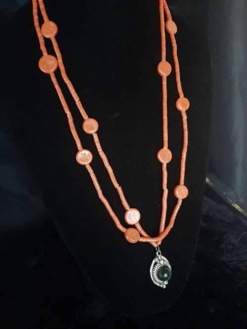 ANTIQUE NATURAL CORAL AND CRYSTAL NECKLACE