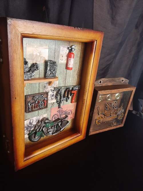 VINTAGE BOX KEYHOLDERS LOT