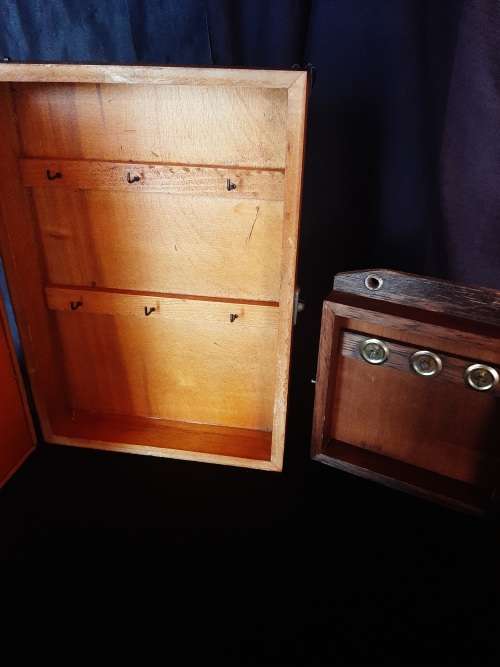 VINTAGE BOX KEYHOLDERS LOT