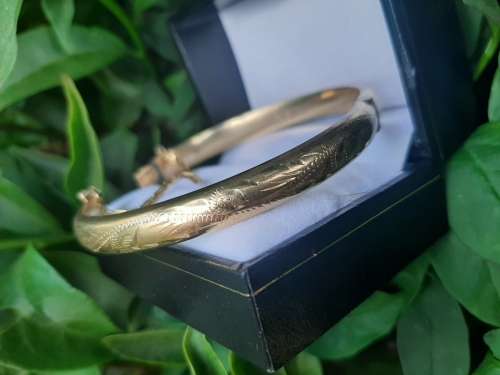 9CT GOLD METAL CORE VINTAGE FLORAL ETCH BANGLE