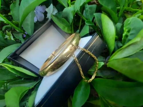 9CT GOLD METAL CORE VINTAGE FLORAL ETCH BANGLE