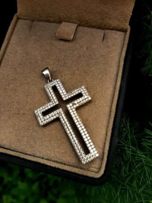 STERLING SILVER VINTAGE CROSS