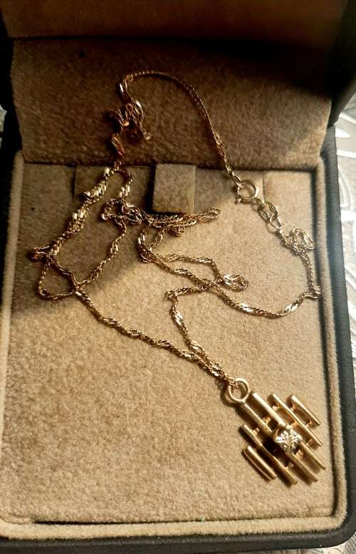 9CT GOLD DIAMOND PENDANT AND CHAIN VINTAGE SET
