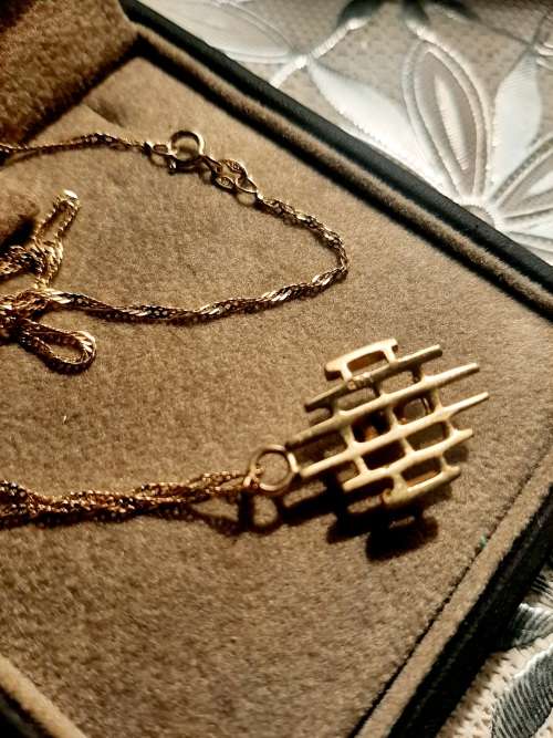 9CT GOLD DIAMOND PENDANT AND CHAIN VINTAGE SET