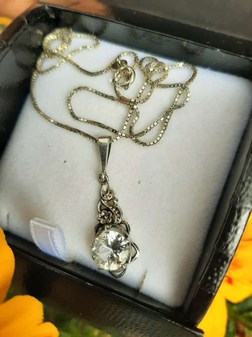 ANTIQUE STERLING SILVER CUT DESIGN PENDANT WITH STONE