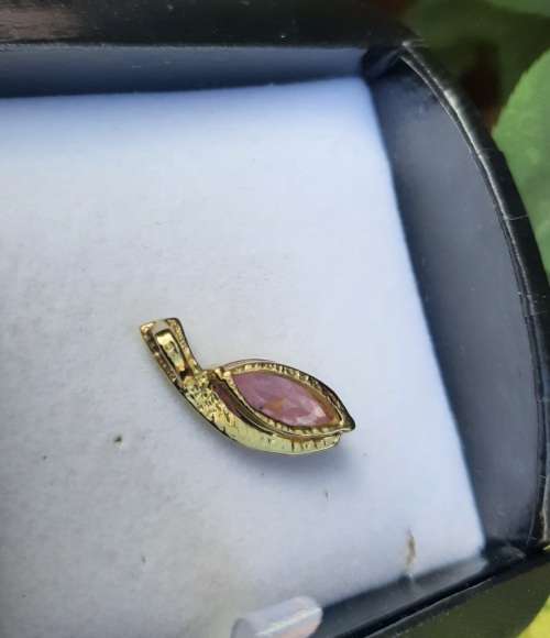 9CT SOLID GOLD PINK TOPAZ PENDANT
