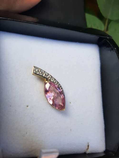 9CT SOLID GOLD PINK TOPAZ PENDANT
