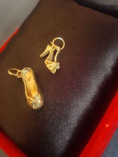 2 - 9CT GOLD VINTAGE CHARMS FOR YOUR BRACELET