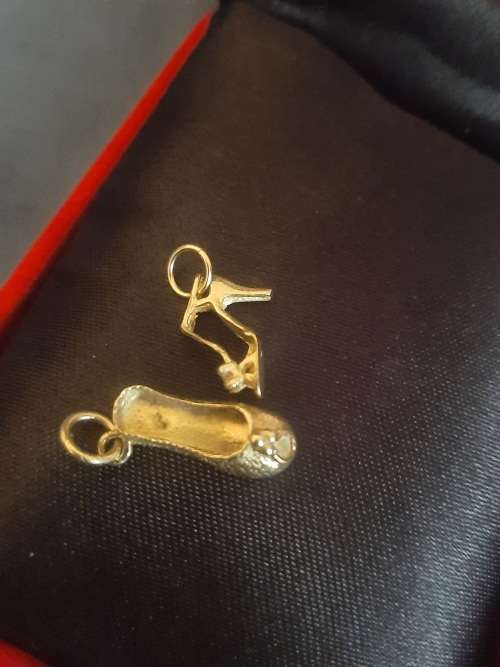 2 - 9CT GOLD VINTAGE CHARMS FOR YOUR BRACELET