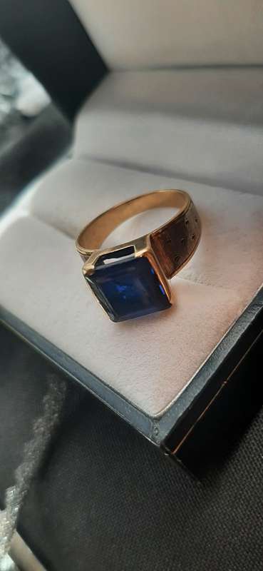 9CT SOLID GOLD LARGE NATURAL SAPPHIRE VINTAGE RING