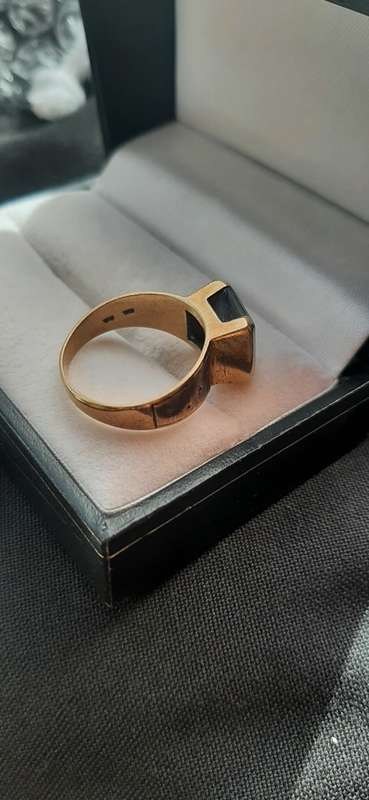 9CT SOLID GOLD LARGE NATURAL SAPPHIRE VINTAGE RING