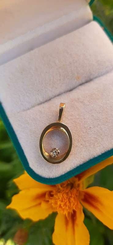 9CT SOLID GOLD VINTAGE DIAMOND PENDANT