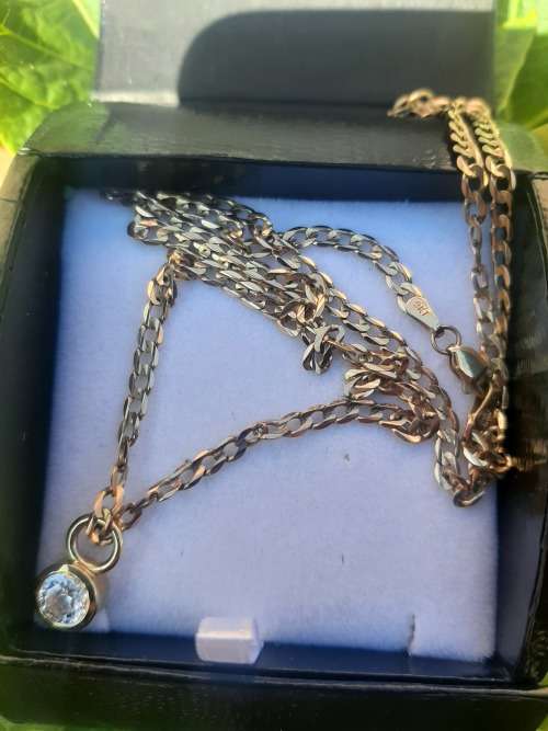 9CT SOLID GOLD CHAIN AND PENDANT SET