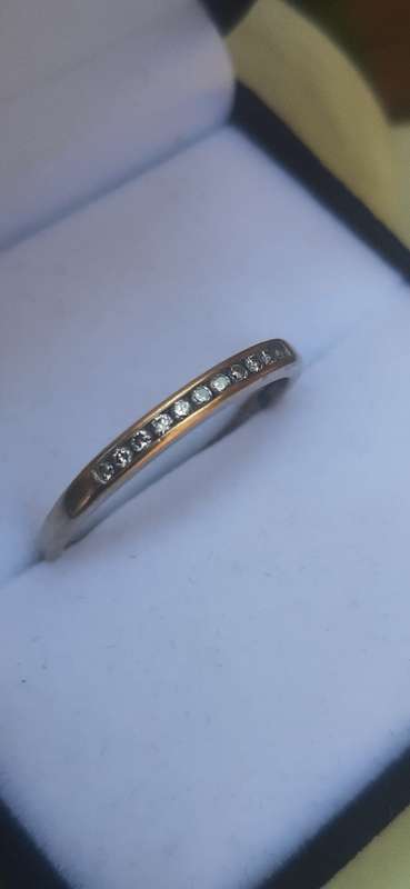 9CT GOLD VINTAGE HALF ETERNITY DIAMOND RING