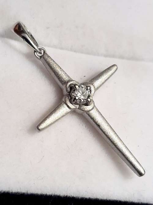 18CT DIAMOND VINTAGE CROSS PENDANT