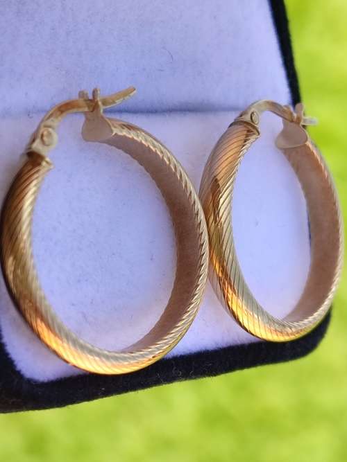 9CT SOLID GOLD DESIGN HOOP EARRINGS