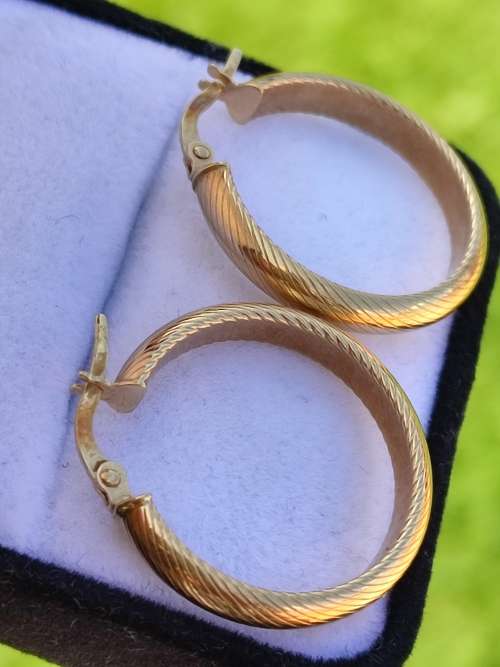9CT SOLID GOLD DESIGN HOOP EARRINGS