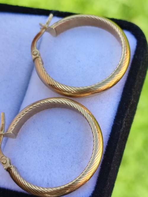 9CT SOLID GOLD DESIGN HOOP EARRINGS