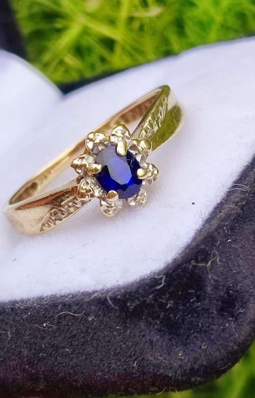 9CT SAPPHIRE DIAMOND VINTAGE RING