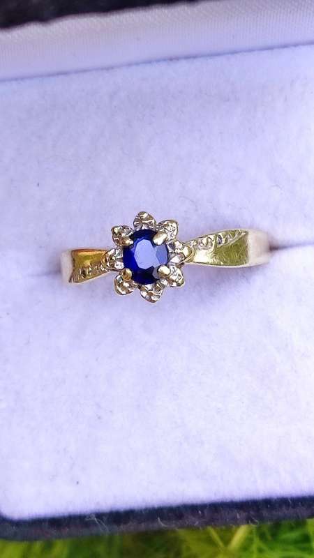9CT SAPPHIRE DIAMOND VINTAGE RING