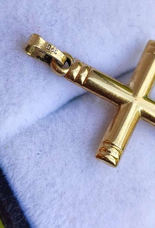 9CT VINTAGE TWO TONE CROSS PENDANT