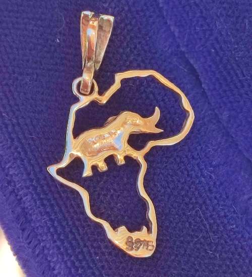 9CT SOLID GOLD AFRICA PENDANT