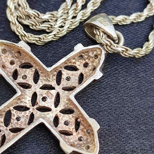 VINTAGE CROSS WITH STONES AND CHAIN
