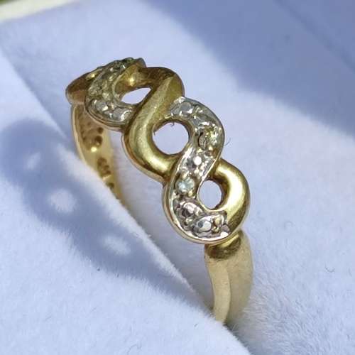 9CT GOLD INFINITY TWIST DESIGN RING