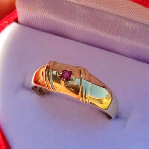 9CT GOLD VINTAGE RUBY RING