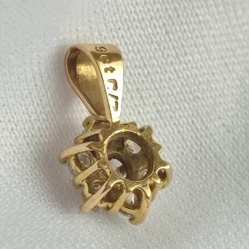 9CT GOLD FLOWER PENDANT
