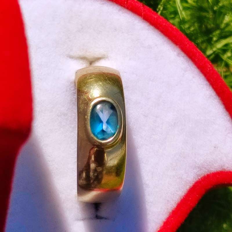 9CT GOLD BLUE STONE RING