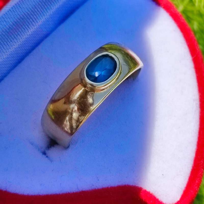 9CT GOLD BLUE STONE RING