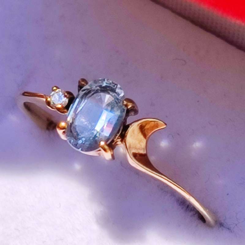9CT GOLD VINTAGE DIAMOND BLUE STONE RING