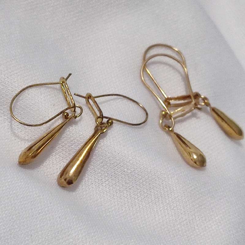 2 PAIRS OF 9CT GOLD TEARDROP EARRINGS