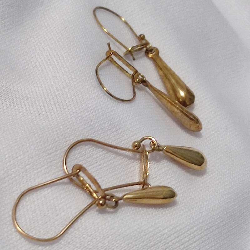 2 PAIRS OF 9CT GOLD TEARDROP EARRINGS