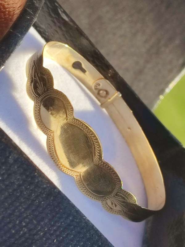 9ct Gold Baby Engraving Bangle