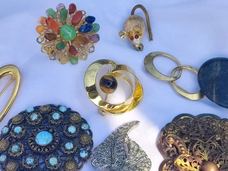 Lot of Brooches