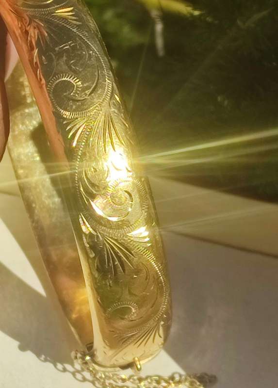 9ct Metal Core Vintage Bangle